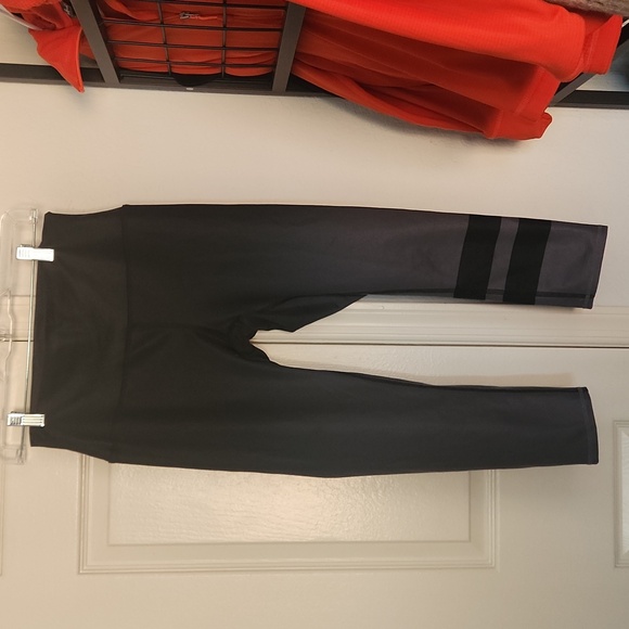 Alo High Waist Airbrush Capri Gradient Black Gray Size Medium - Picture 5 of 9